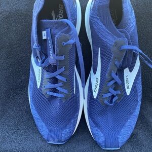 Brooks Levitate Navy Athletic Sneakers